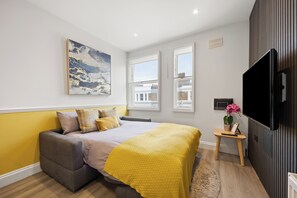 2 bedrooms, iron/ironing board, WiFi