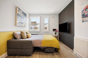 2 bedrooms, iron/ironing board, WiFi - Flat 6 · Bright & Contemporary 2-Bed Notting Hill Apartment (London)