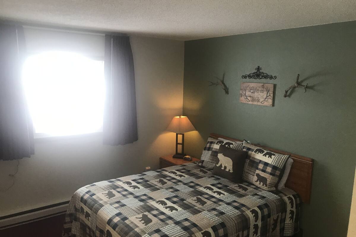 standard triple room, ensuite (queen single)