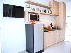 Fridge, microwave, stovetop, electric kettle