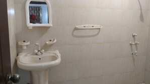 Basic Double Room, 1 Queen Bed | Bathroom | Shower, rainfall showerhead, free toiletries, slippers - HOTEL SUN SHINE (Karachi)