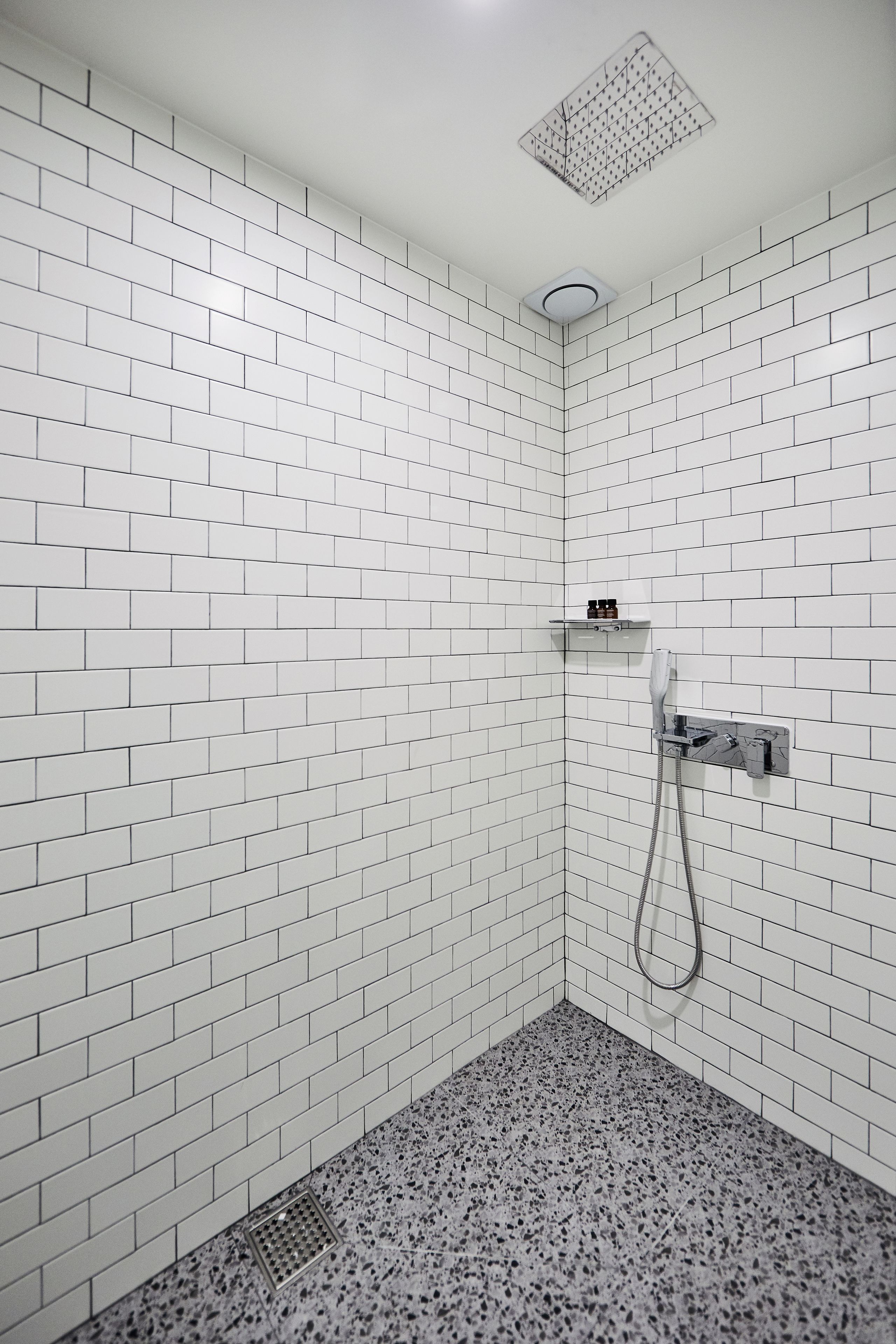 standard twin room | bathroom | free toiletries, hair dryer, bathrobes, slippers