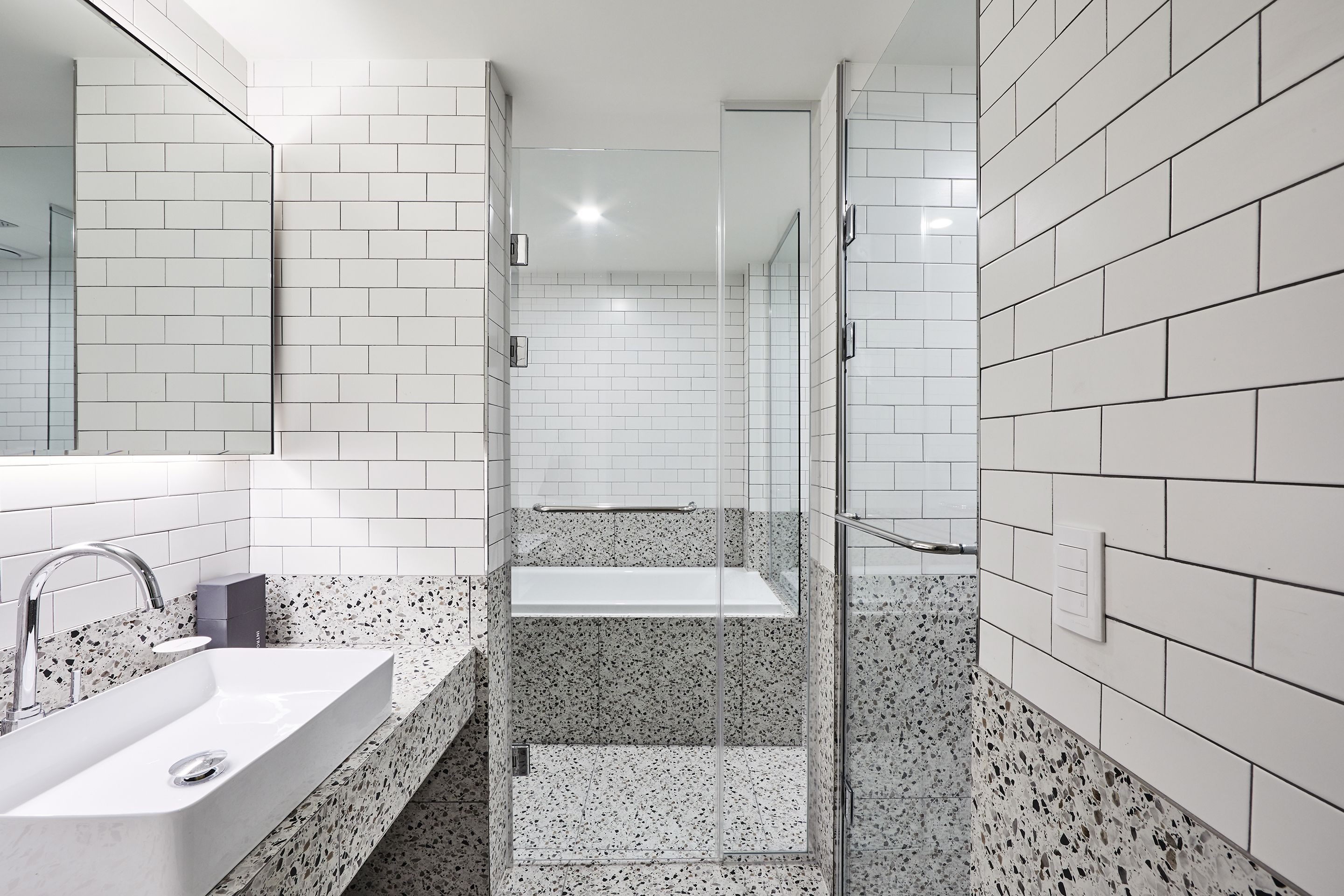 intro double room | bathroom | free toiletries, hair dryer, bathrobes, slippers