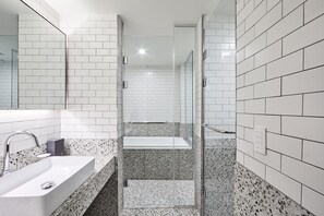 INTRO Double Room | Bathroom