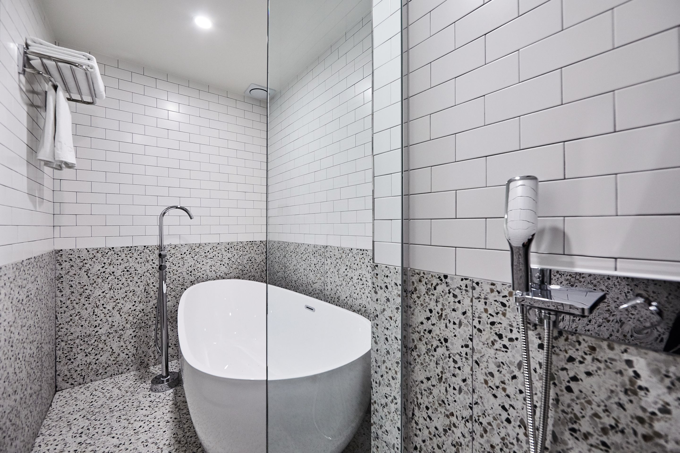 deluxe twin room | bathroom | free toiletries, hair dryer, bathrobes, slippers