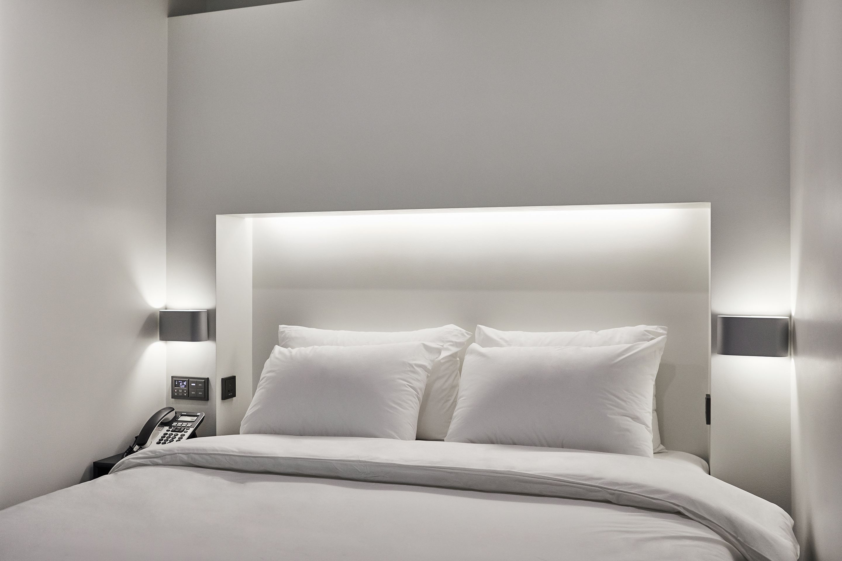 deluxe double room | desk, soundproofing, free wifi, bed sheets