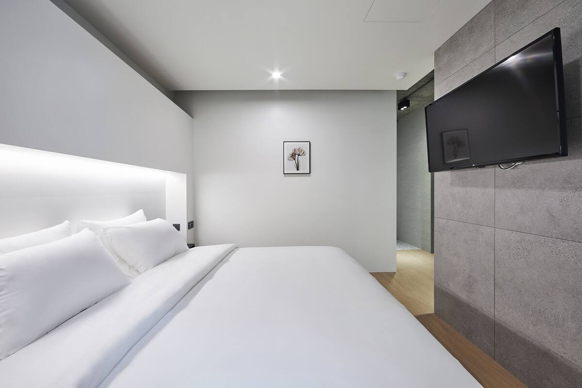 INTRO Double Room | Bàn, phòng cách âm, truy cập Internet không dây miễn phí 
