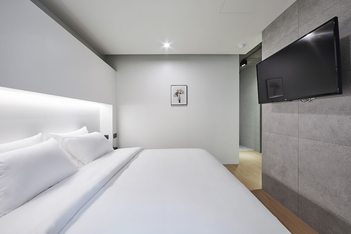 INTRO Double Room