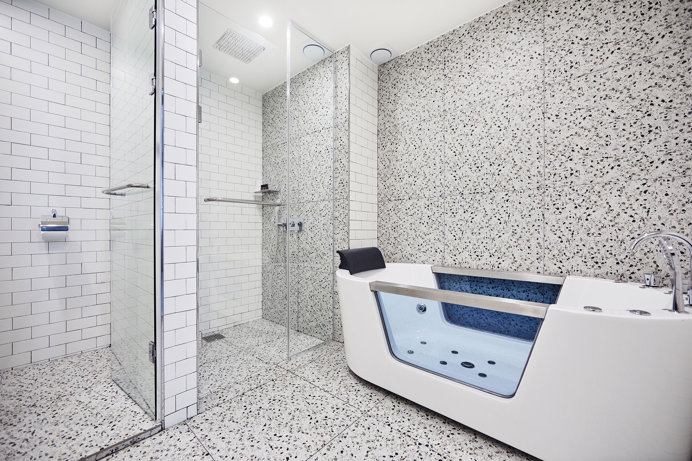 intro suite room | bathroom | free toiletries, hair dryer, bathrobes, slippers