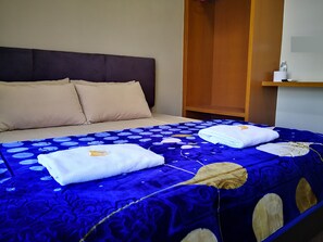 Deluxe Double Room, 1 King Bed | Desk, iron/ironing board - Zahaar New Wing Hotel (George Town)
