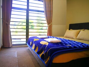 Deluxe Double Room, 1 King Bed | Desk, iron/ironing board - Zahaar New Wing Hotel (George Town)