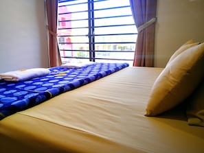 Deluxe Double Room, 1 King Bed | Desk, iron/ironing board - Zahaar New Wing Hotel (George Town)