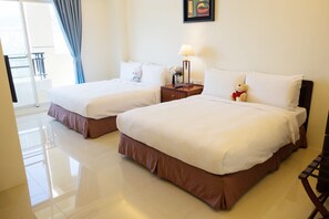 Schreibtisch, Verdunkelungsvorhänge, kostenloses WLAN, Bettwäsche