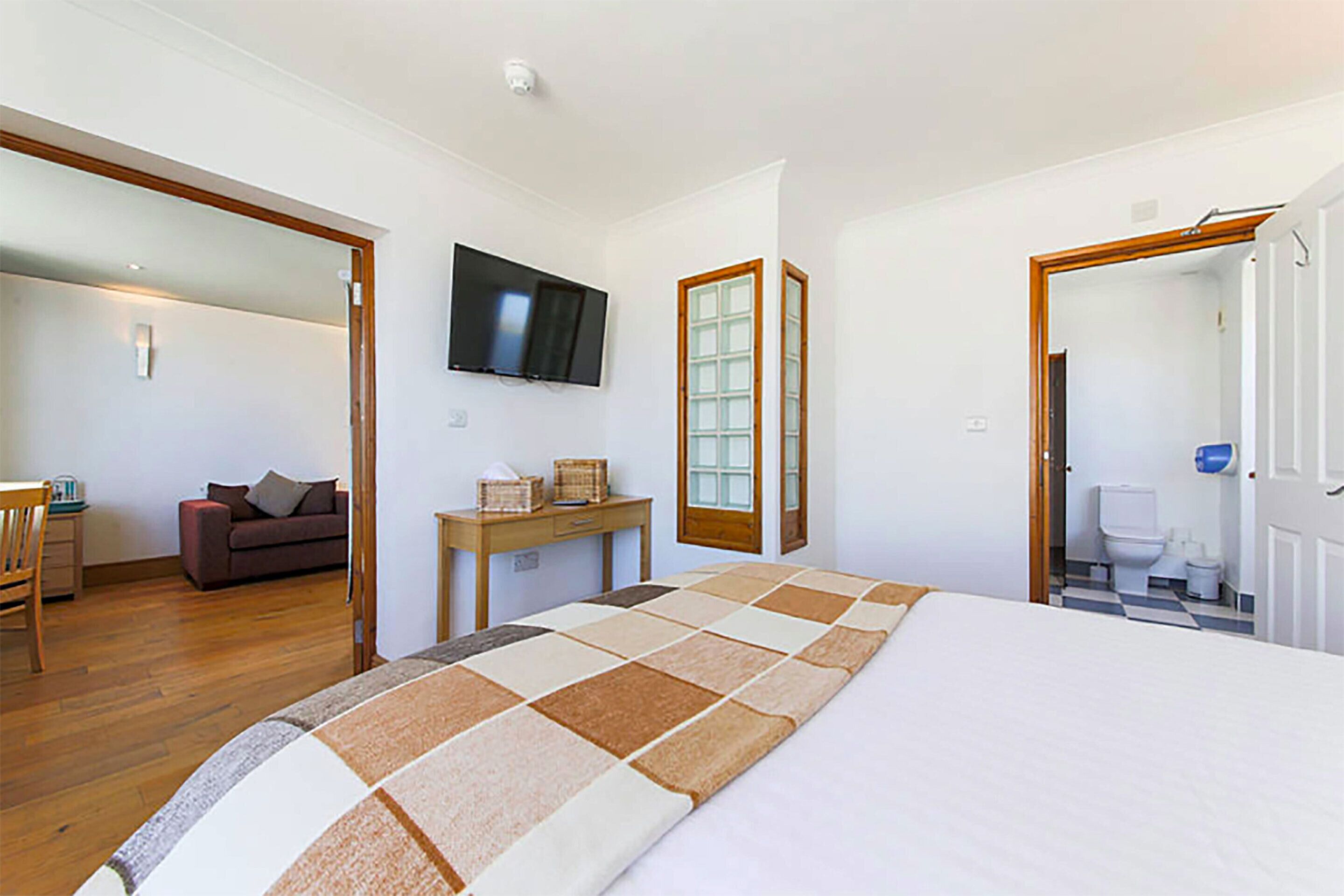 Penthouse Apartment | Iron/ironing board, free WiFi, bed sheets