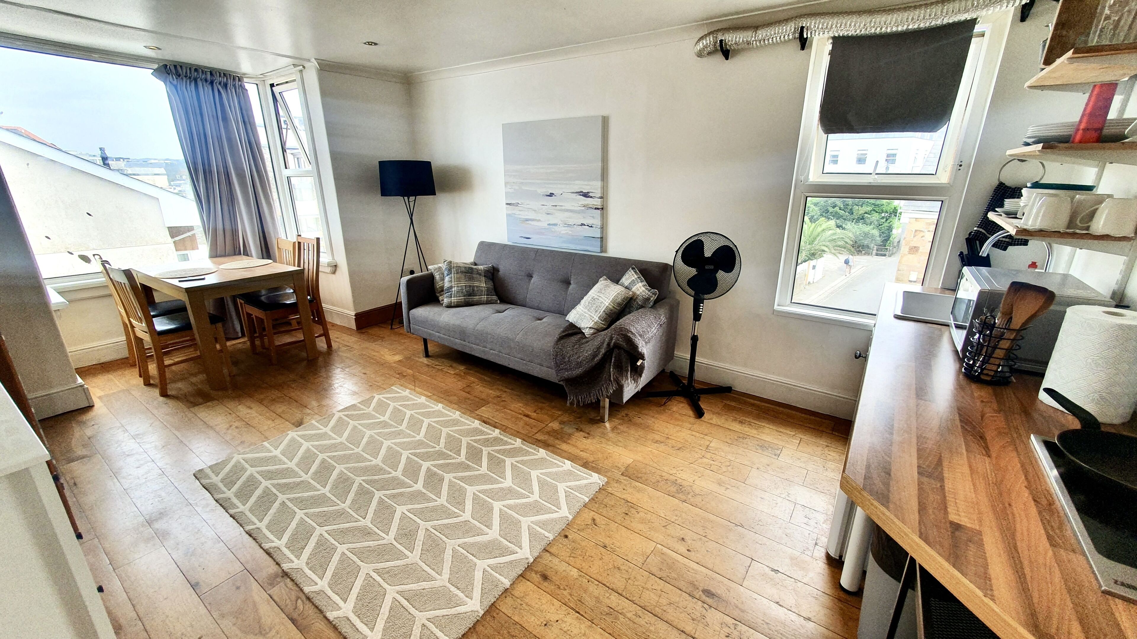 penthouse apartment | iron/ironing board, free wifi, bed sheets