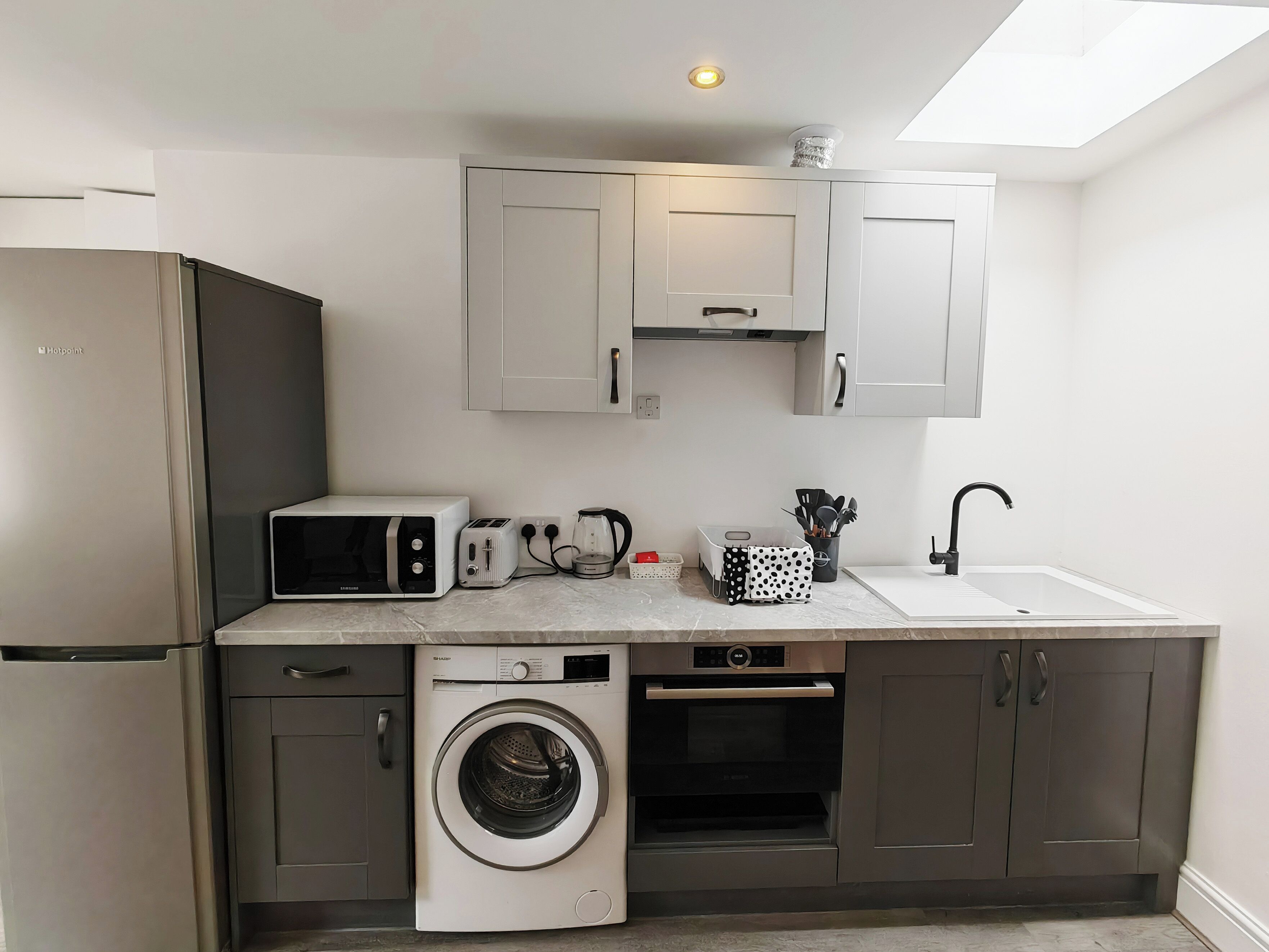 standard studio | private kitchen | mini-fridge, microwave, electric kettle, cookware/dishes/utensils