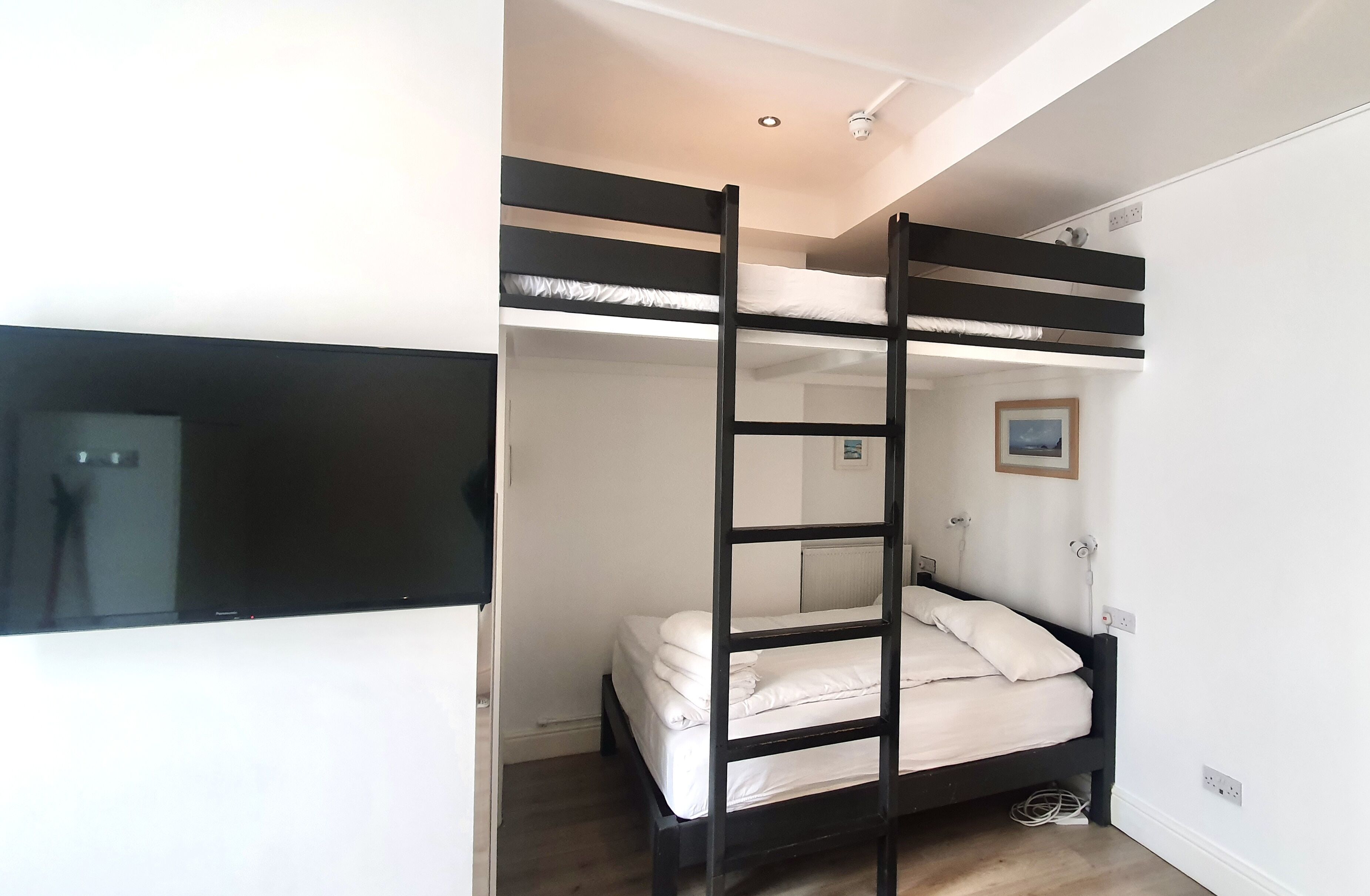 studio with sofa bed | iron/ironing board, free wifi, bed sheets