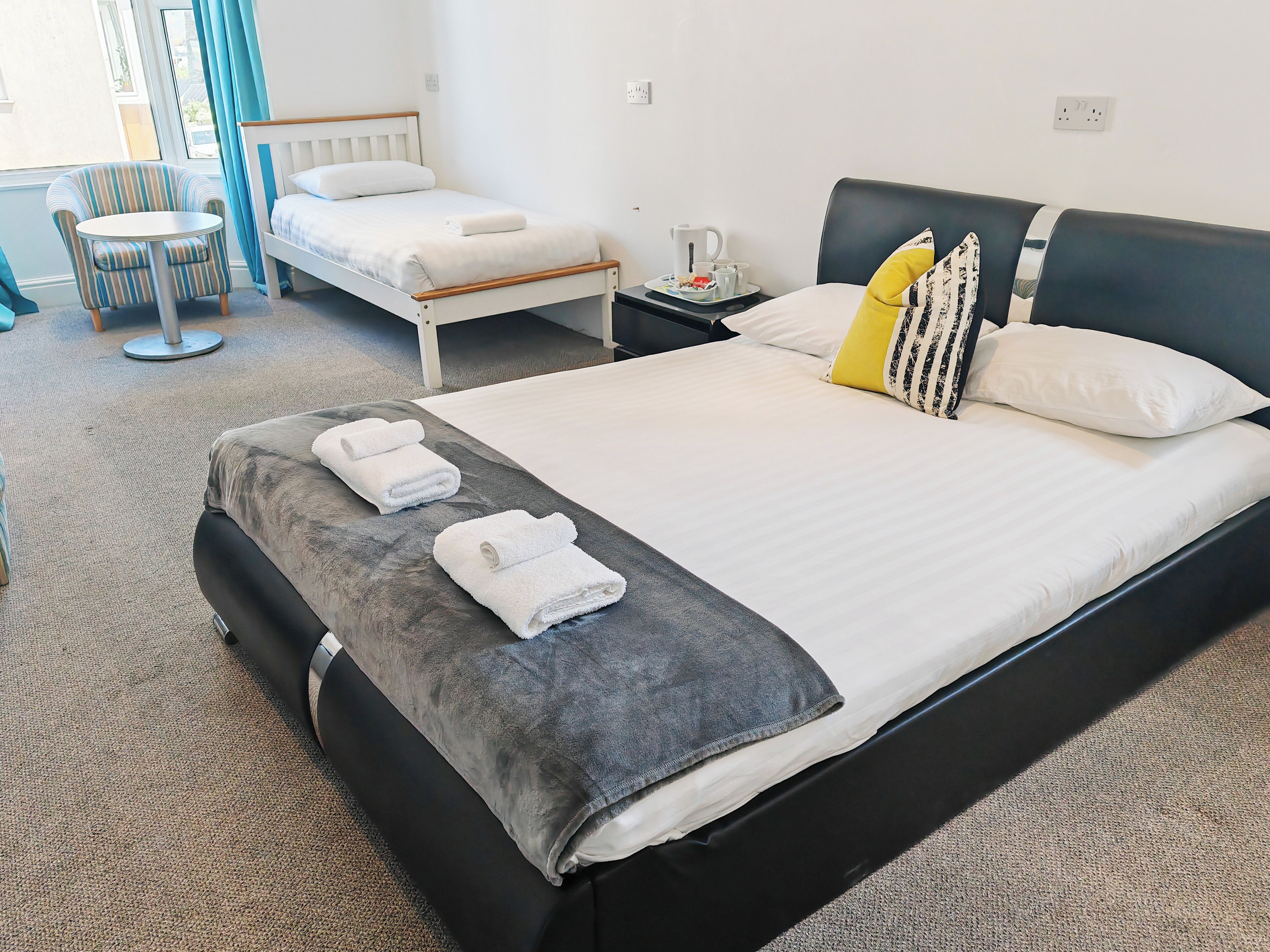 superior family room | living area | flat-screen tv