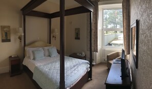 Quarto standard, 1 cama de casal (no pets allowed) | Escrivaninha, ferros/tábuas de passar roupa, Wi-Fi de cortesia