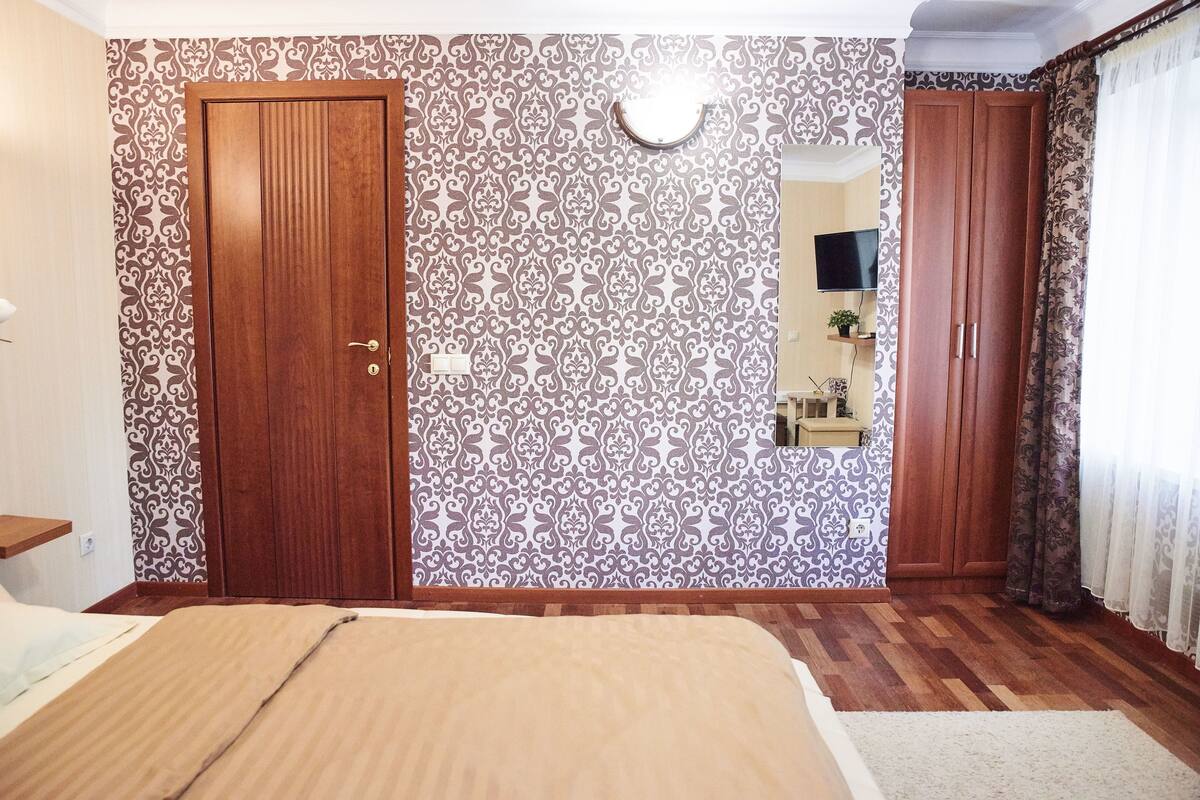 Chambre Double Confort | Fer et planche à repasser, lits pliants/supplémentaires, Wi-Fi gratuit