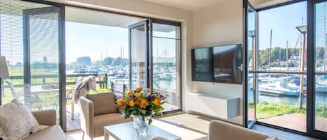 Apartment | Living area | Flat-screen TV