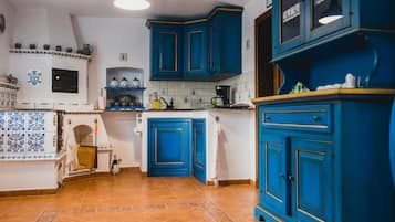 Villa, letti multipli, vista vigneti | Cucina privata | Frigorifero nell'area comune, forno a microonde nell'area comune