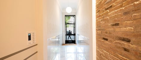 Pintu masuk properti