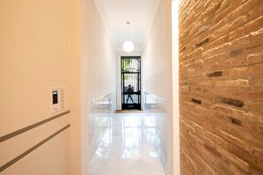 Pintu masuk hartanah