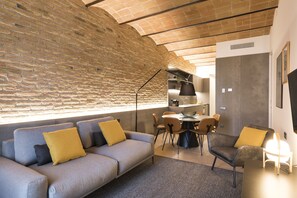 Elegant apartment, 3 Bedrooms | Living room | Flat-screen TV - Aspasios Sagrada Familia Apartments (Barcelona)