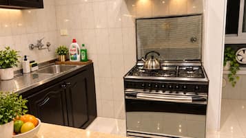 Elite Apartment | Private kitchenette | Coffee/tea maker, fridge, microwave, oven