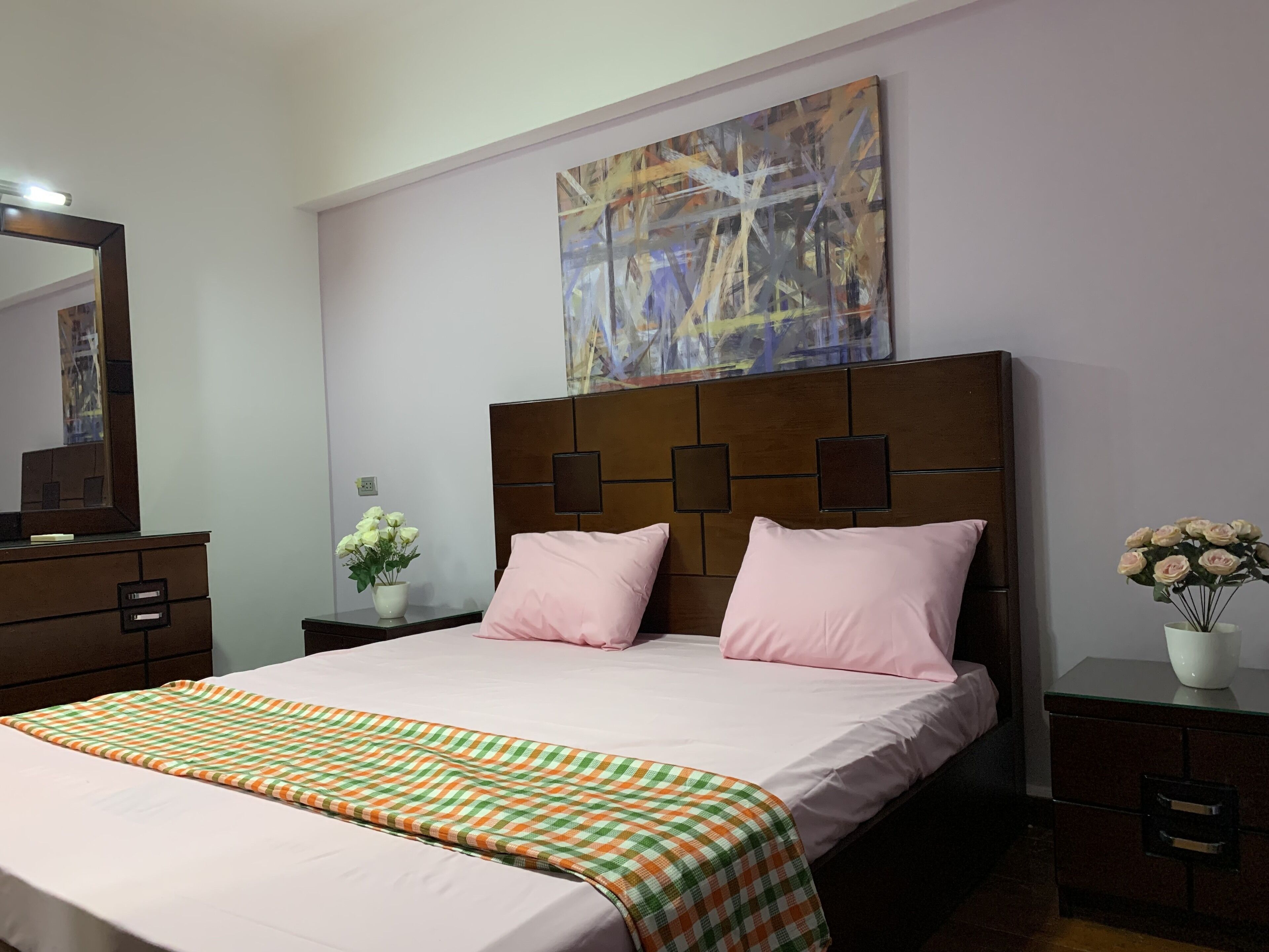 Apartamento elite | Cortinas blackout, ferros/tábuas de passar roupa, Wi-Fi de cortesia