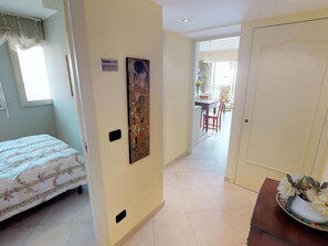 1 bedroom, bed sheets