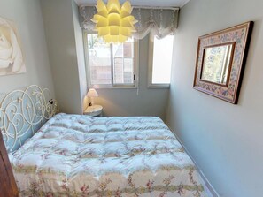 1 bedroom, bed sheets