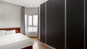 1 bedroom, in-room safe, iron/ironing board, free WiFi