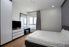 1 bedroom, in-room safe, iron/ironing board, free WiFi