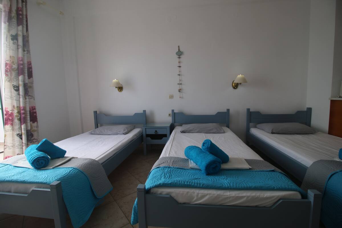 Basic Studio, 3 Katil Bujang (Single), Smoking, Sea View | Peti besi dalam bilik, kalis bunyi, seterika/papan seterika 