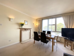 Living area - Stylish Apartments next to Buckingham Palace (London)