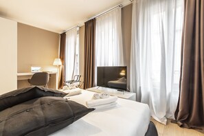 Deluxe Apartment, 2 Bedrooms, Canal View