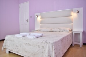4 chambres, fer et planche à repasser, Wi-Fi gratuit, draps fournis
