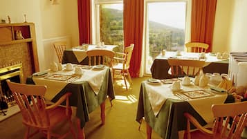 Free daily English breakfast