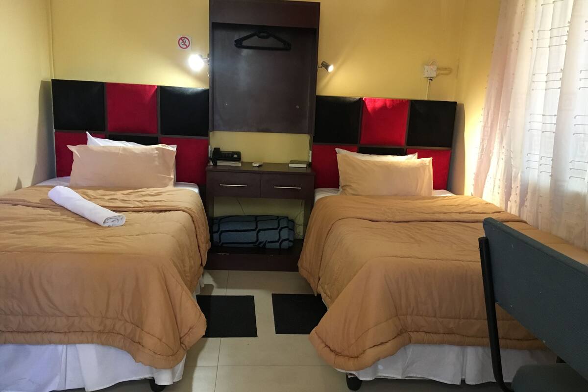 Standard Twin Room | Desk, iron/ironing board (on request), WiFi (free), bed sheets