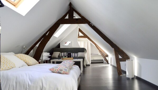 4 bedrooms, iron/ironing board, free WiFi, bed sheets