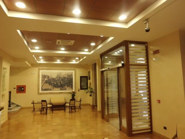 Lobby - Residence Moderno (Bari)