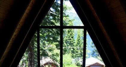 2 bedroom and Loft, 2 bath, sleeps 6 adults. S Shore of Donner Lake DLR#027