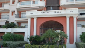 A building with a sign reading "ADMIRAL PLAZA 848". - Stunning 3BR Apartment with Sea View, Terrace, and Garage in Menton (Menton)
