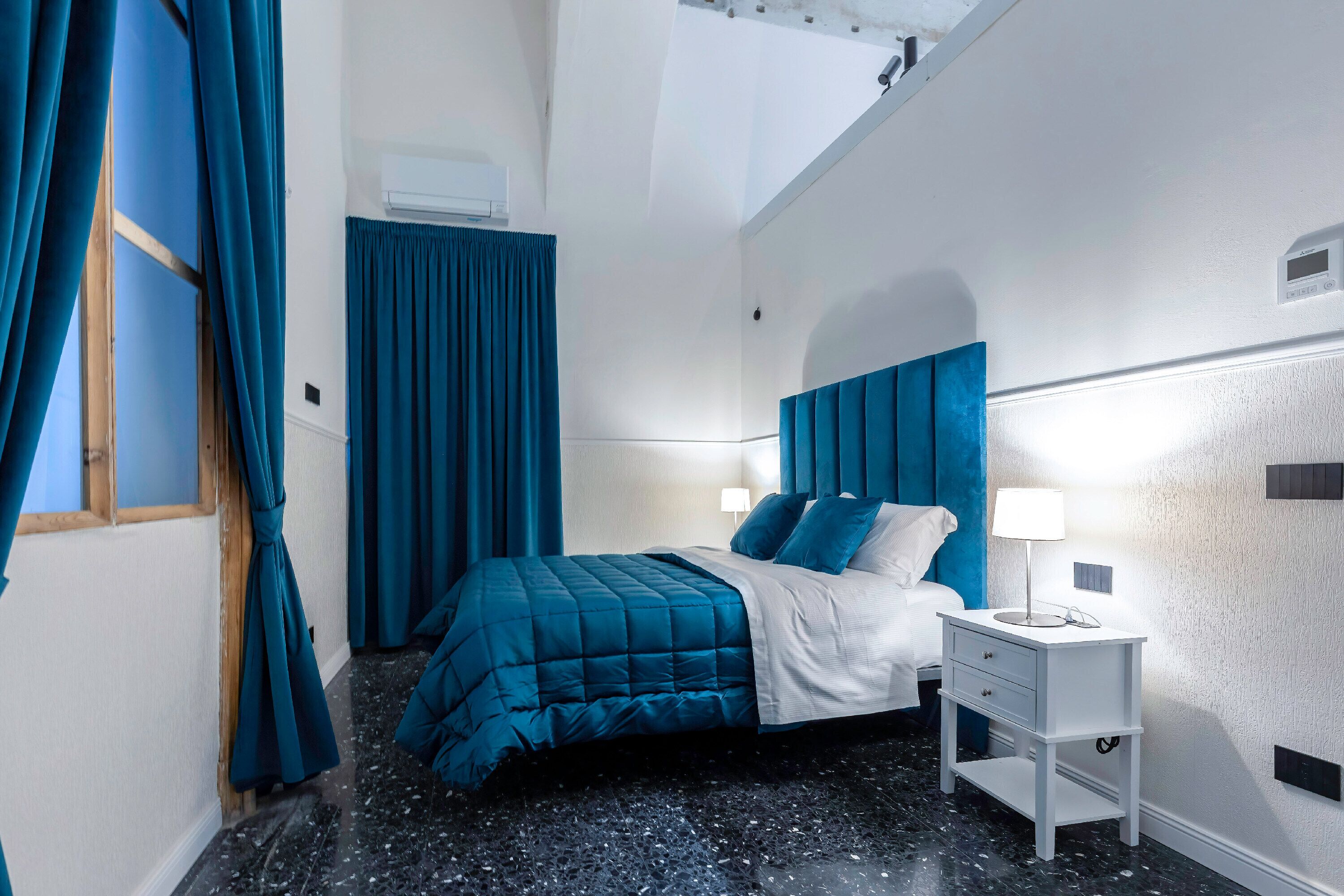 Familiestudio-suite (Annex) | Pengeskab på værelset, skrivebord, gratis Wi-Fi, sengetøj