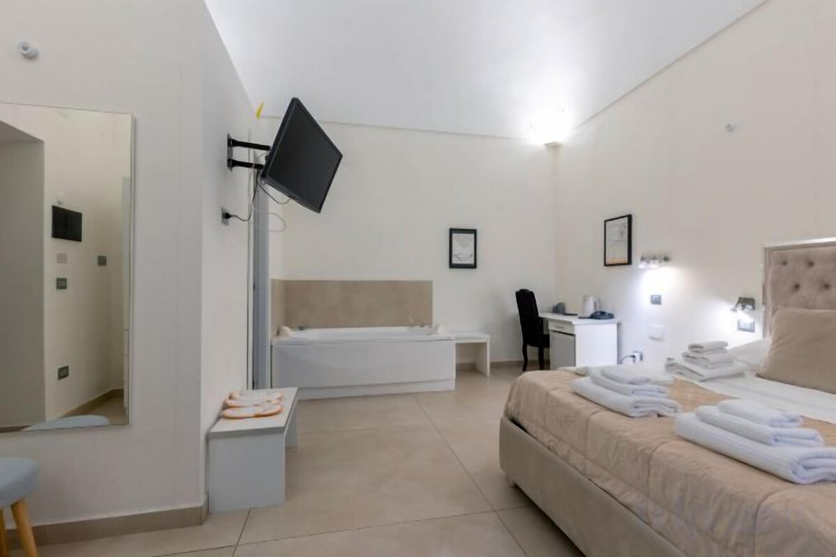 In-room safe, desk, cots/infant beds, free WiFi