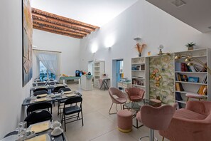 Morgenmadsbuffet hver dag (7 EUR pr. person)