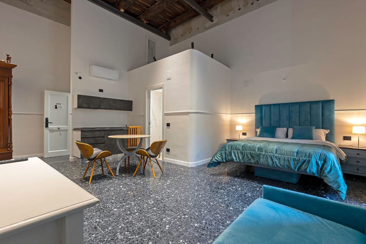 Junior Studio Suite, Annex Building | In-room safe, desk, cribs (surcharge), WiFi (free)