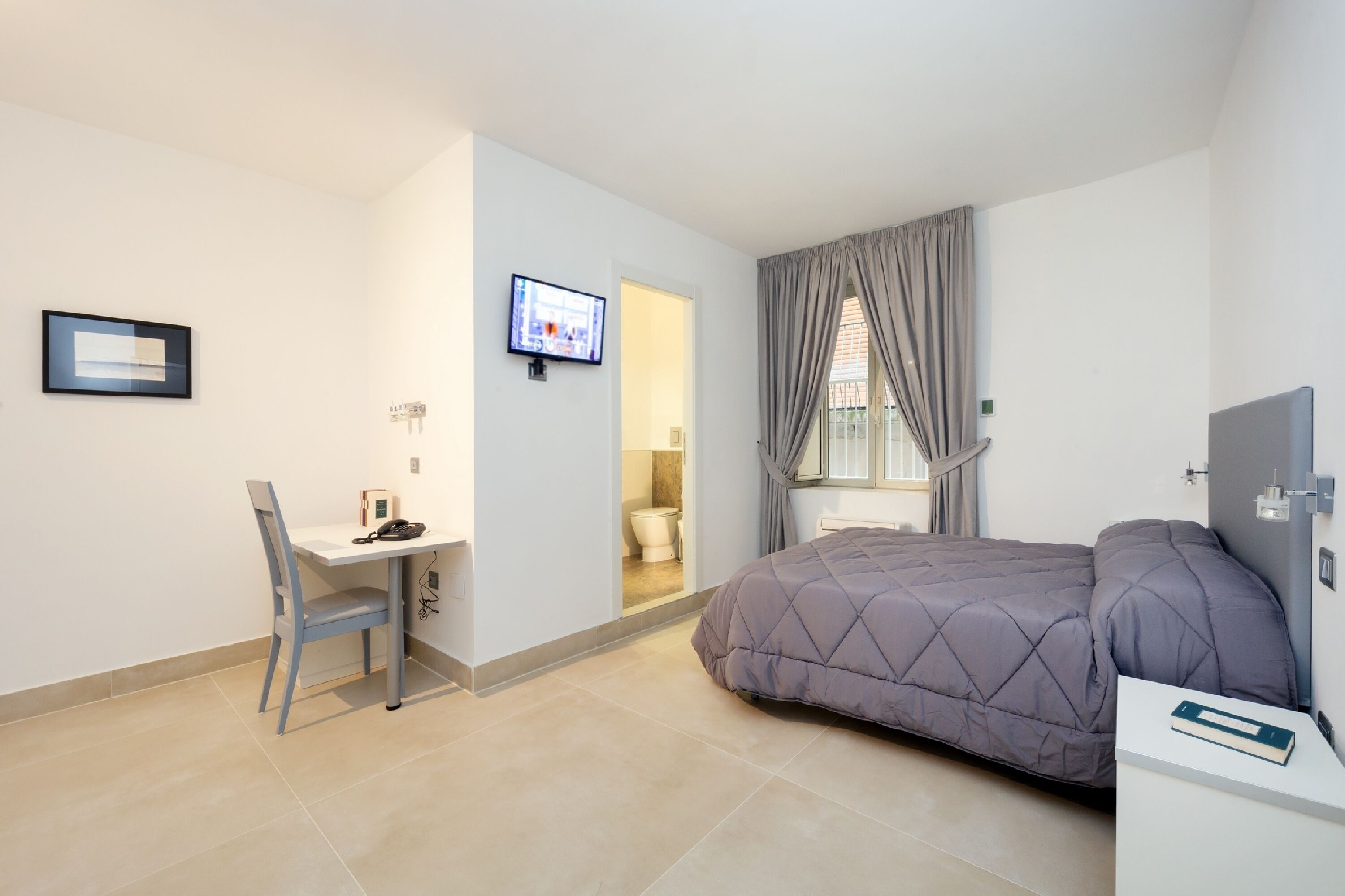 junior suite | minibar, in-room safe, desk, free wifi